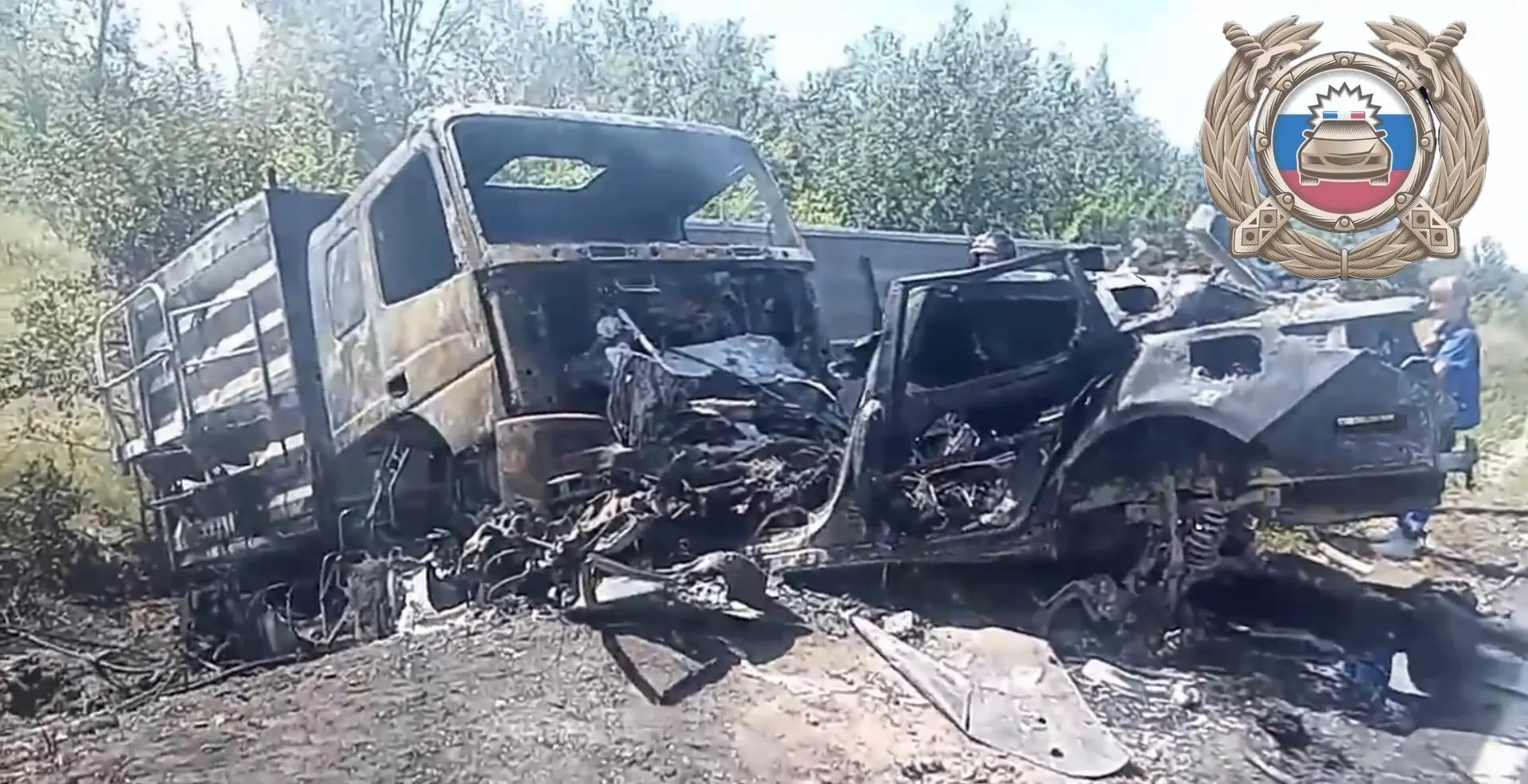 На саратовской трассе легковушка и грузовик сгорели после ДТП: есть погибший
