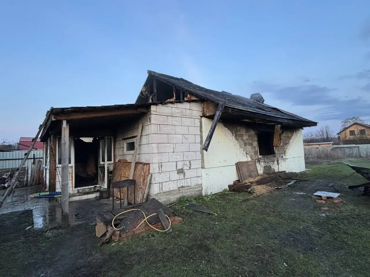 В Саратове после пожара в частном доме нашли тело 44-летней горожанки В Саратове после пожара в частном доме нашли тело 44-летней горожанки