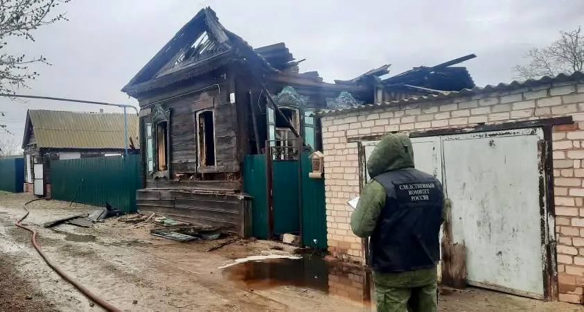 На утреннем пожаре под Саратовом погибла 85-летняя пенсионерка На утреннем пожаре под Саратовом погибла 85-летняя пенсионерка