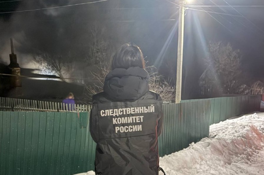 Пьяный саратовец поджег дом с тремя сельчанами внутри, они погибли Пьяный саратовец поджег дом с тремя сельчанами внутри, они погибли