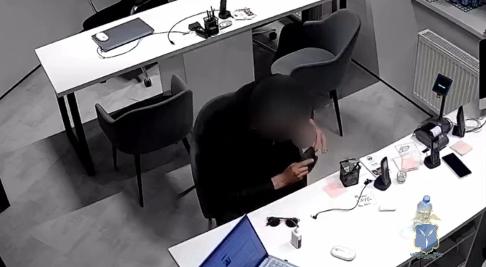 У работницы саратовского фитнес-центра украли наушники за 40 тысяч рублей У работницы саратовского фитнес-центра украли наушники за 40 тысяч рублей