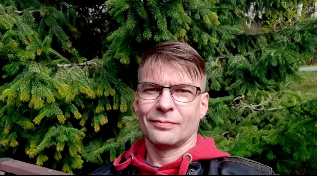 В Энгельсе сосед помог пенсионерам потушить квартиру В Энгельсе сосед помог пенсионерам потушить квартиру